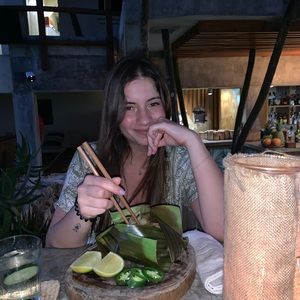 Meet your Posher, Elia